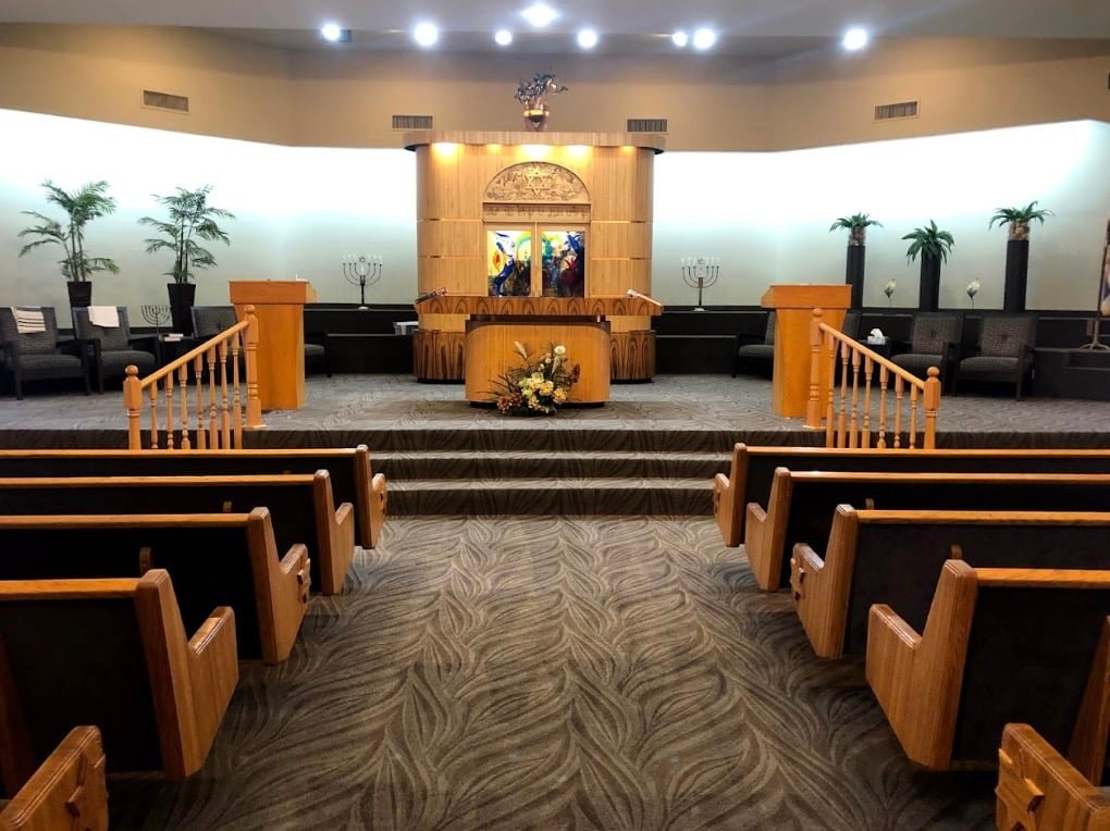a photograph of a synagogue