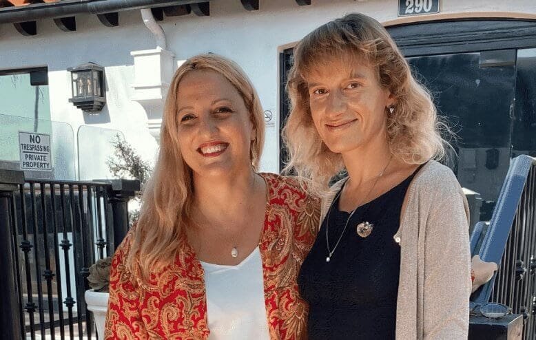 a crowd in Yiddishland California observing a speaker